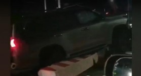 A intrat cu Lexusul într-o placă de beton. Din fericire nu a avut nimeni de suferit
